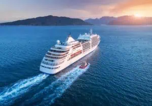 Read more about the article 10 great adventages of working onboard